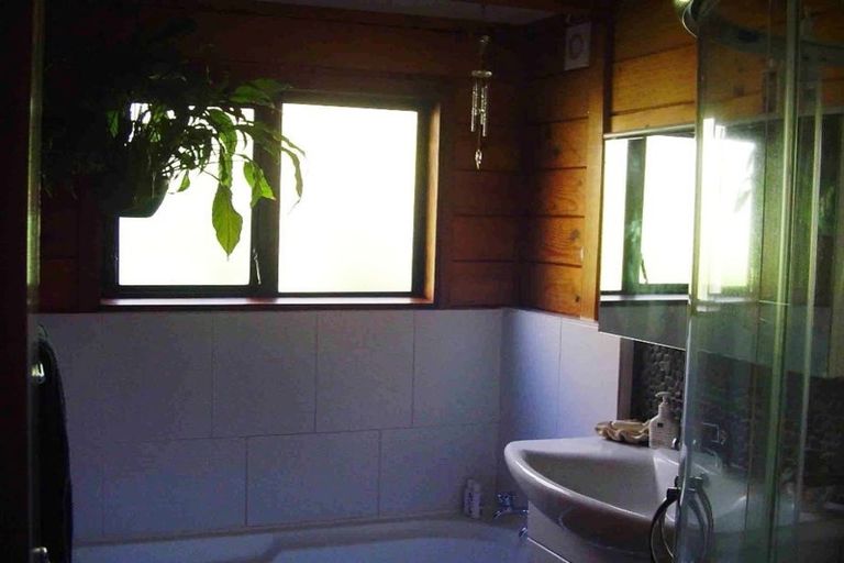 Photo of property in 1/9 Reynolds Place, Torbay, Auckland, 0630