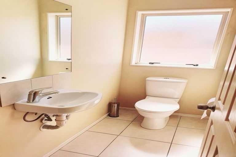 Photo of property in 16 Shankill Place, East Tamaki, Auckland, 2013