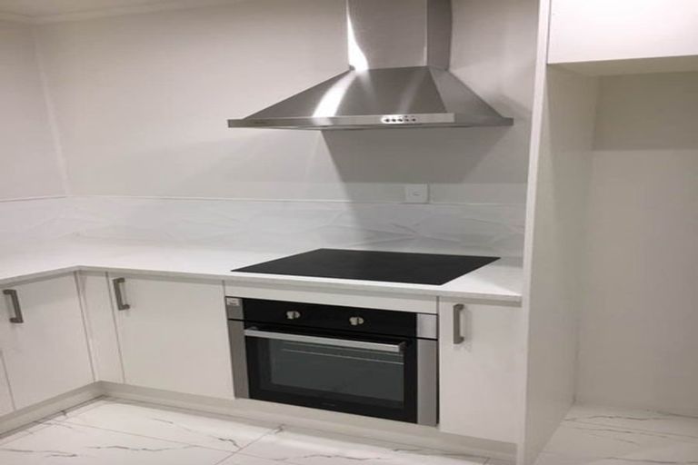 Photo of property in 2/18 Shakespeare Road, Milford, Auckland, 0620