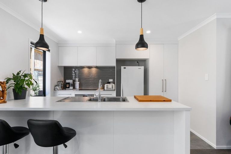 Photo of property in 310a Lakes Boulevard, Pyes Pa, Tauranga, 3112