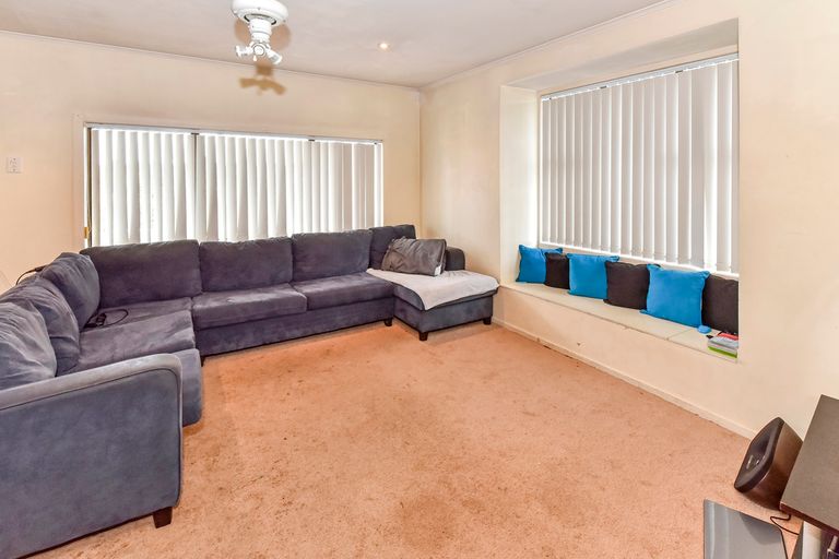 Photo of property in 12 Sturdee Road, Manurewa, Auckland, 2102