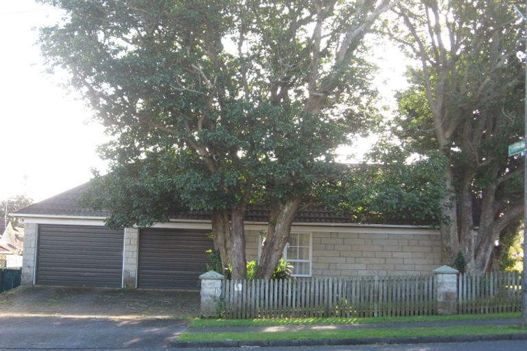 Photo of property in 1/10 Grande Vue Road, Hillpark, Auckland, 2102