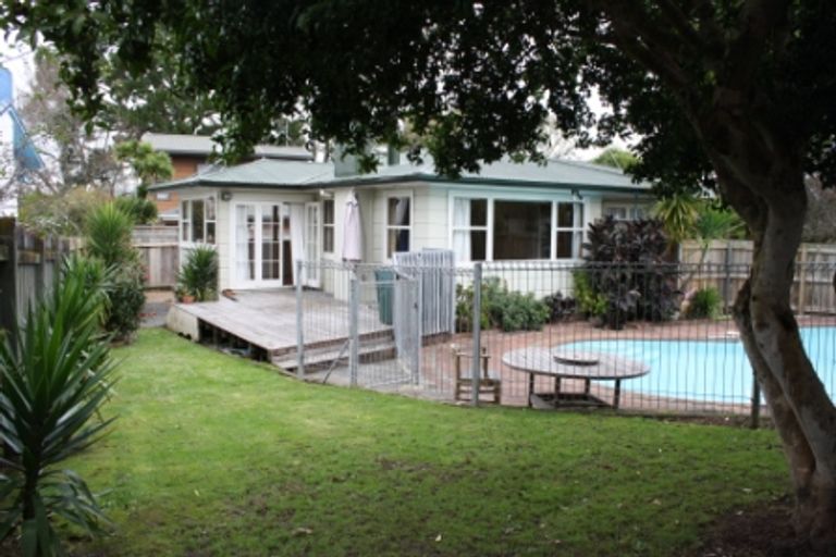 Photo of property in 15 Gills Avenue, Papakura, 2110