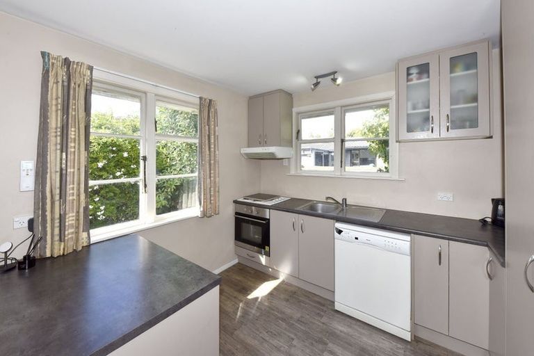 Photo of property in 1/15 Defoe Place, Waltham, Christchurch, 8023