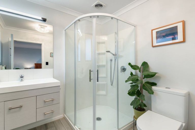 Photo of property in 32 Sabre Street, Papamoa Beach, Papamoa, 3118