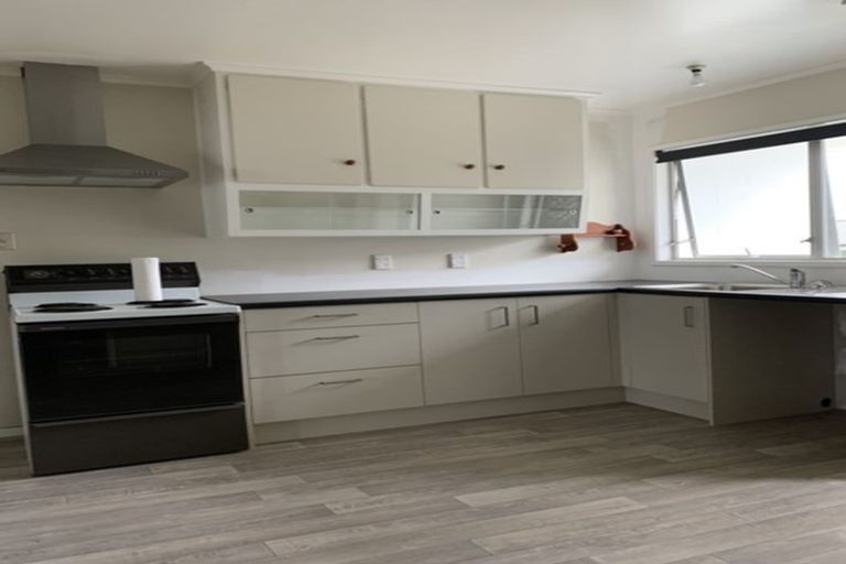 Photo of property in 2/54 Titirangi Road, New Lynn, Auckland, 0600