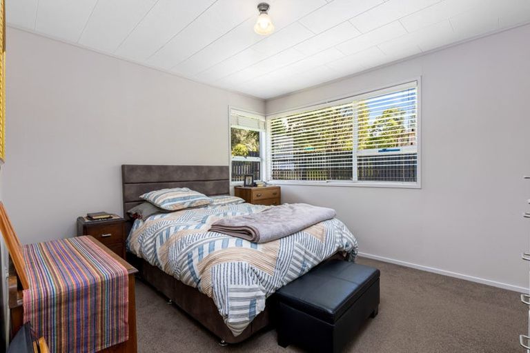 Photo of property in 1 Cunliffe Place, Glenfield, Auckland, 0629