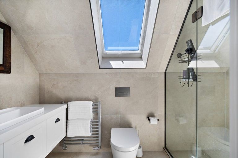 Photo of property in 1 Thames Street, Arrowtown, 9302