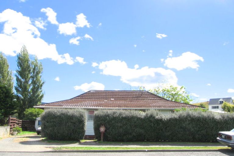 Photo of property in 43 Blueberry Grove, Timberlea, Upper Hutt, 5018