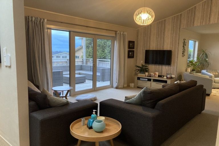 Photo of property in 4a Bemrose Place, Cockle Bay, Auckland, 2014