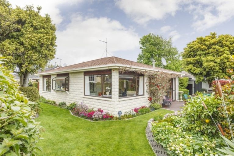 Photo of property in 12 Fraser Court, Roslyn, Palmerston North, 4414