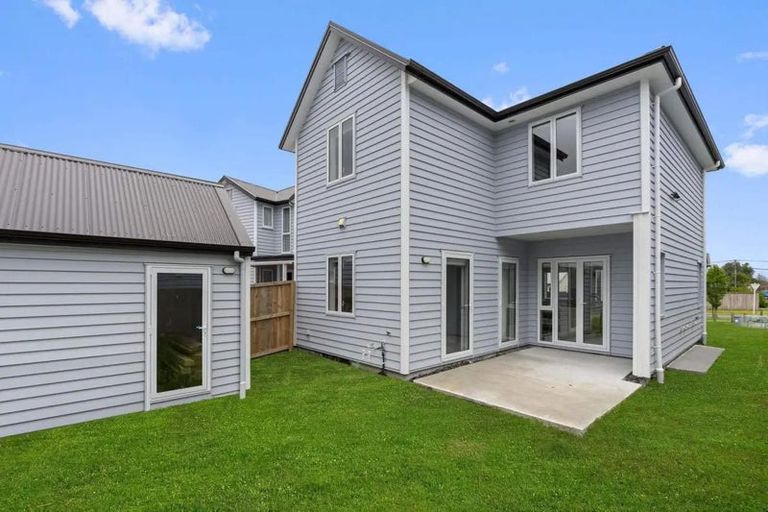 Photo of property in 2 Warbler Crescent, Papakura, 2110