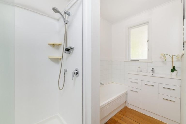 Photo of property in 20 Queen Road, Bellevue, Tauranga, 3110