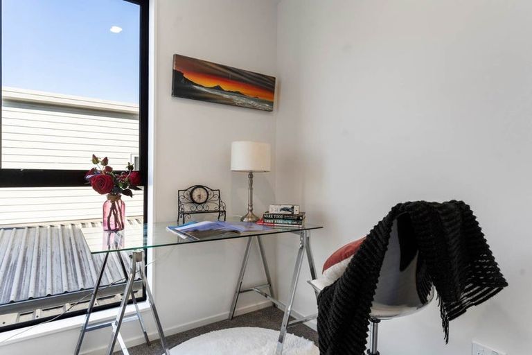 Photo of property in 6b Cascades Road, Pakuranga Heights, Auckland, 2010