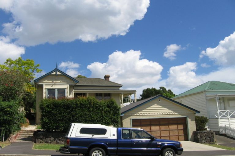 Photo of property in 7 Rutland Road, Stanley Point, Auckland, 0624