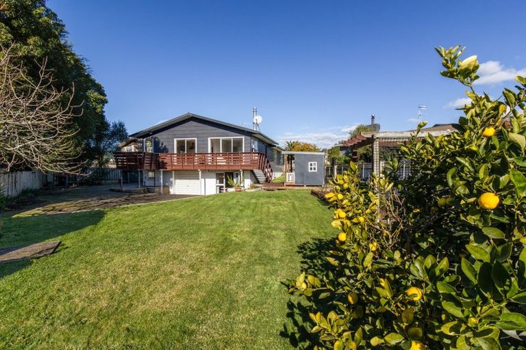 Photo of property in 2 Ashford Place, Havelock North, 4130