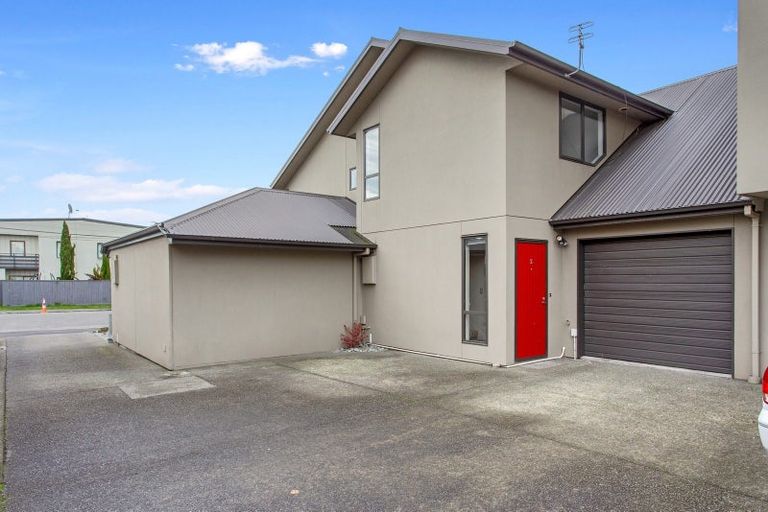 Photo of property in 2/38 Brockworth Place, Riccarton, Christchurch, 8011