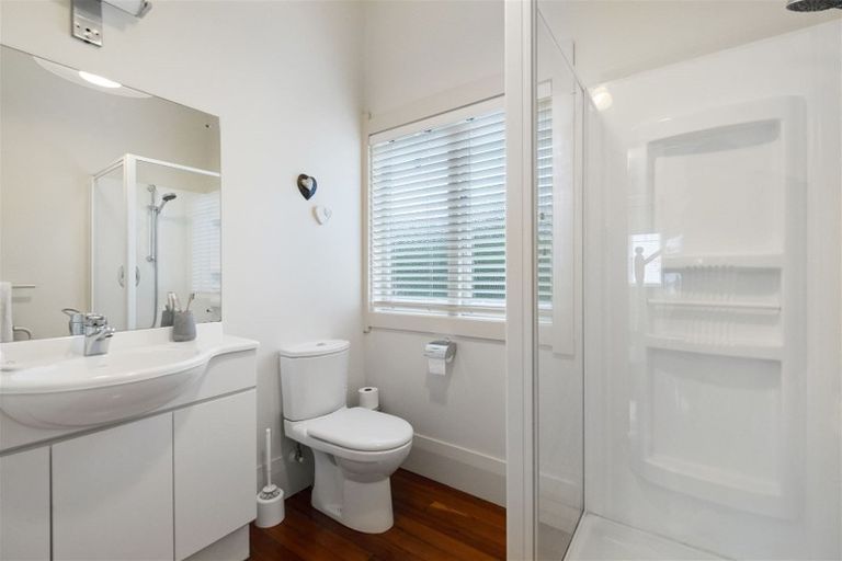 Photo of property in 1/49 Rawene Road, Birkenhead, Auckland, 0626