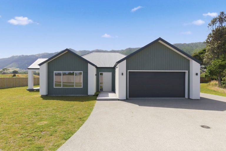 Photo of property in 7 Pihoihoi Close, Waikanae, 5036