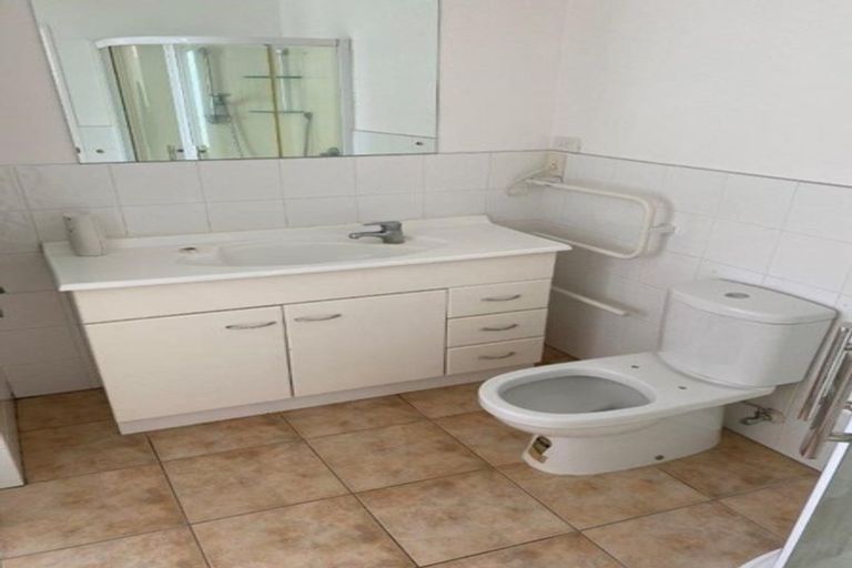 Photo of property in 1/433a East Coast Road, Mairangi Bay, Auckland, 0630