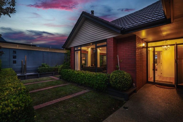 Photo of property in 63 Ruapehu Drive, Fitzherbert, Palmerston North, 4410