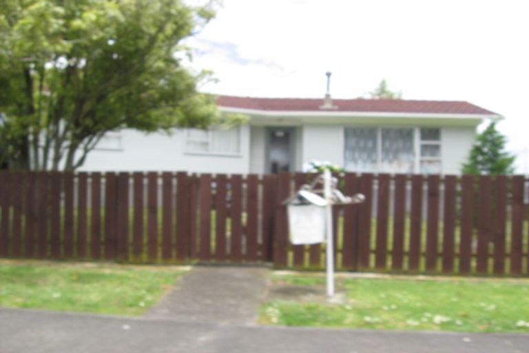 Photo of property in 2 Heyford Close, Mangere, Auckland, 2022