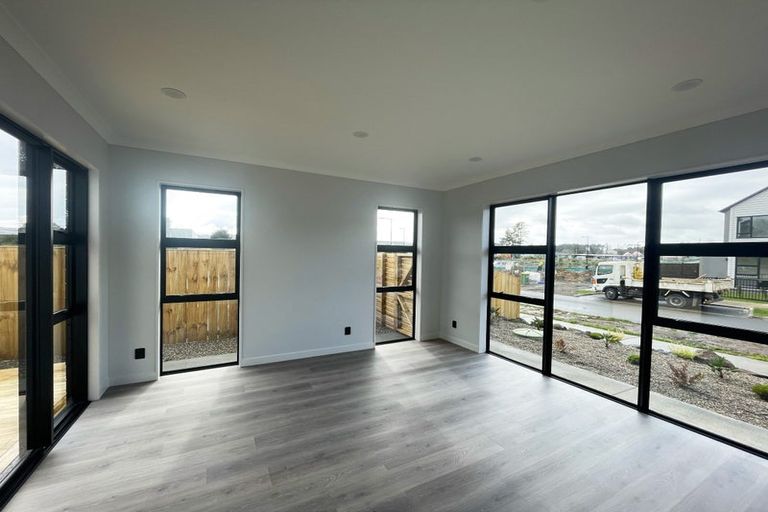 Photo of property in 31 Cara Avenue, Kumeu, 0810