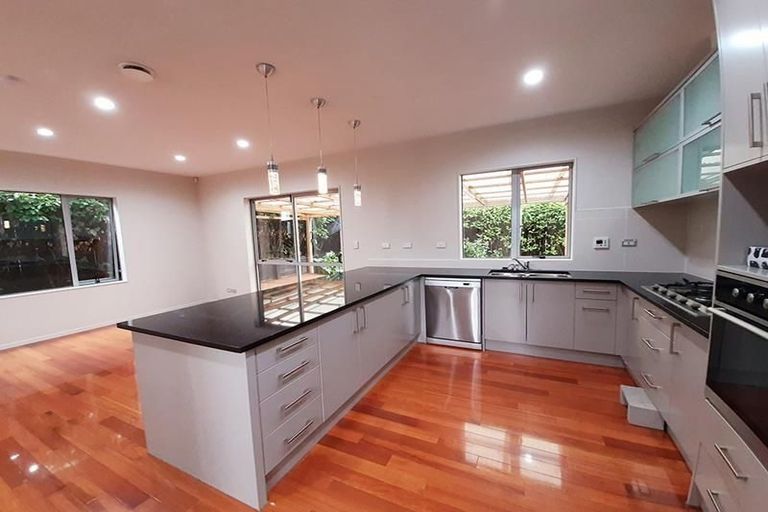 Photo of property in 25 Andy Crescent, Flat Bush, Auckland, 2016
