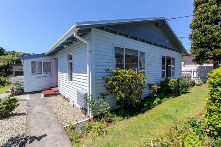 Photo of property in 21 Lorna Street, Lynmouth, New Plymouth, 4310