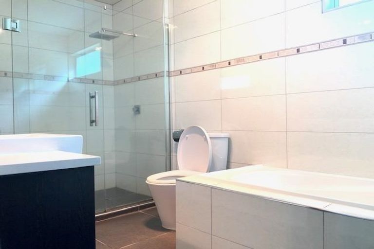 Photo of property in 1 Paterson Mews, Browns Bay, Auckland, 0630