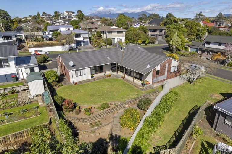 Photo of property in 20 Fairfax Terrace, Frankleigh Park, New Plymouth, 4310