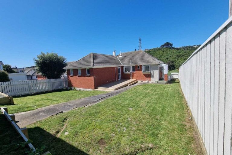 Photo of property in 130 Main Road, Titahi Bay, Porirua, 5022