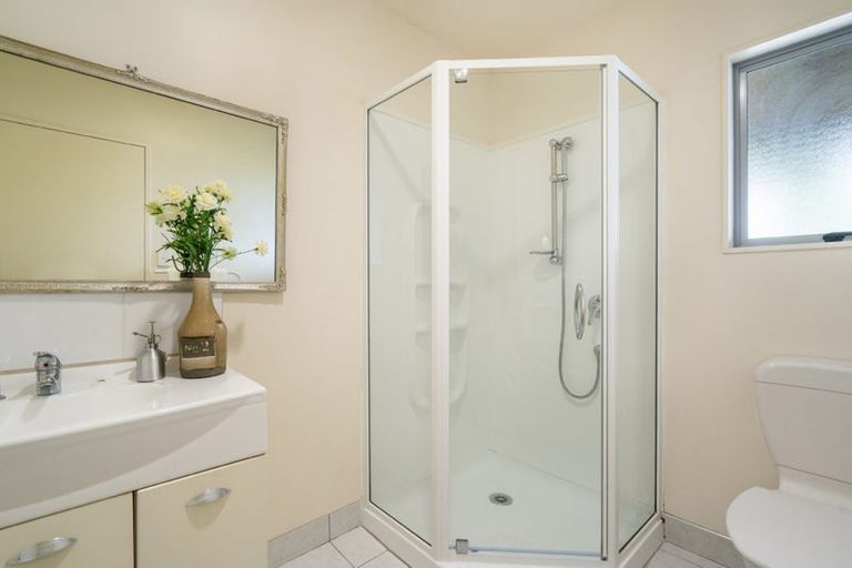 Photo of property in 2/22 Valley Road, Browns Bay, Auckland, 0630