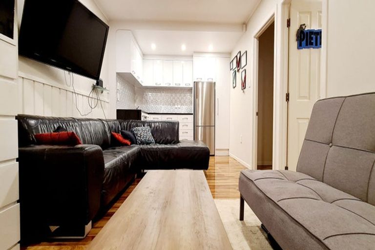 Photo of property in 2/100 Manuka Road, Bayview, Auckland, 0629