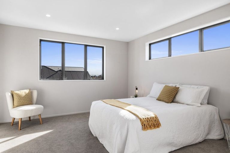 Photo of property in 98 Willowview Drive, Redwood, Christchurch, 8051