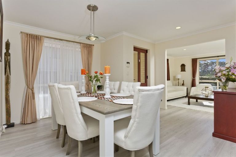 Photo of property in 5 Apsley Rise, Henderson, Auckland, 0612