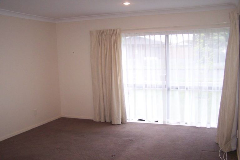 Photo of property in 42 Matterhorn Crescent, Northpark, Auckland, 2013