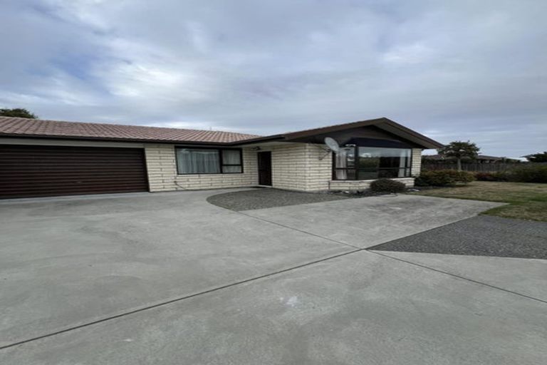 Photo of property in 1/17 Aberfoyle Place, Parklands, Christchurch, 8083