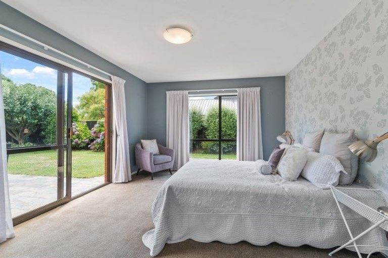 Photo of property in 4 Glenburn Place, Avonhead, Christchurch, 8042