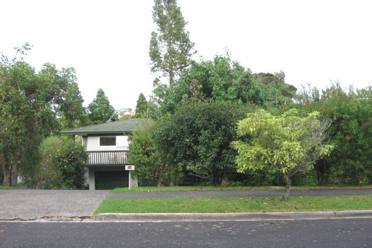 Photo of property in 32 Mappin Place, Chatswood, Auckland, 0626