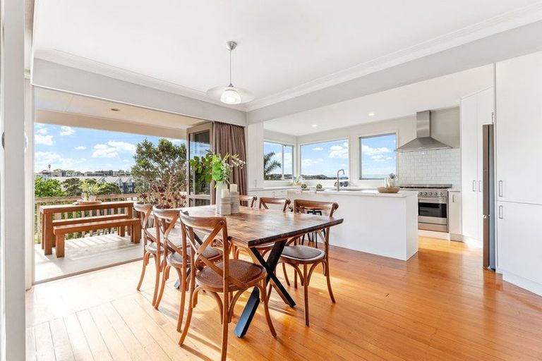 Photo of property in 12 Tawhana Crescent, Red Beach, 0932