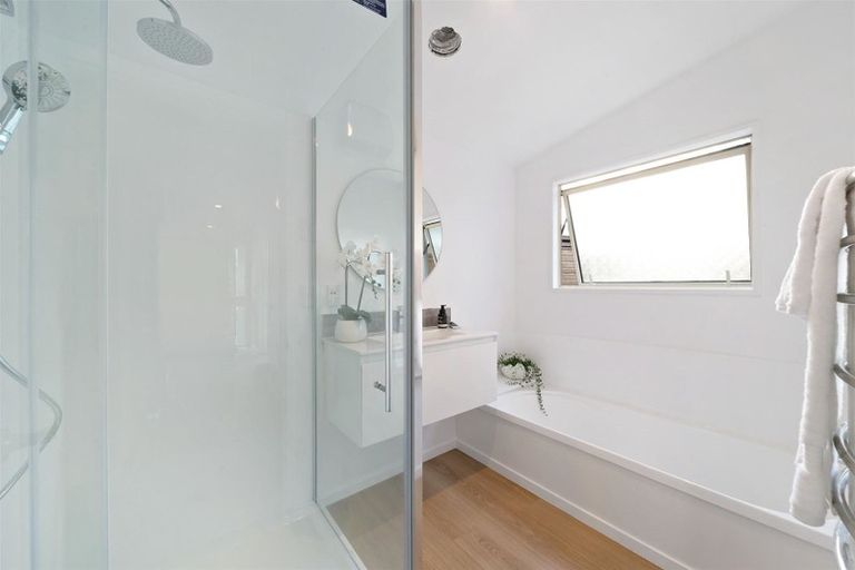 Photo of property in 33 Oregon Drive, Kelvin Heights, Queenstown, 9300