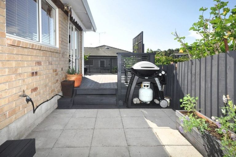 Photo of property in 22a Greta Place, Stanmore Bay, Whangaparaoa, 0932