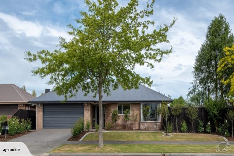 Photo of property in 82 Rothesay Road, Parklands, Christchurch, 8083