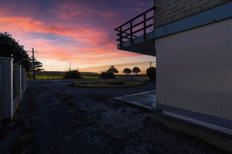 Photo of property in 21 Hartley Street, Foxton Beach, Foxton, 4815