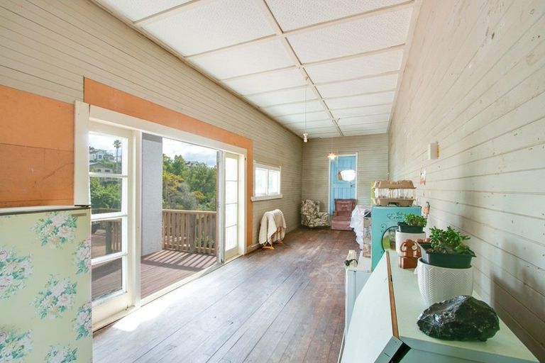 Photo of property in 17 May Avenue, Hospital Hill, Napier, 4110