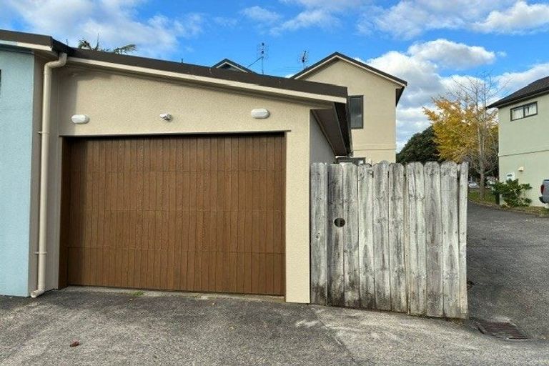 Photo of property in 35 Spalding Rise, Golflands, Auckland, 2013