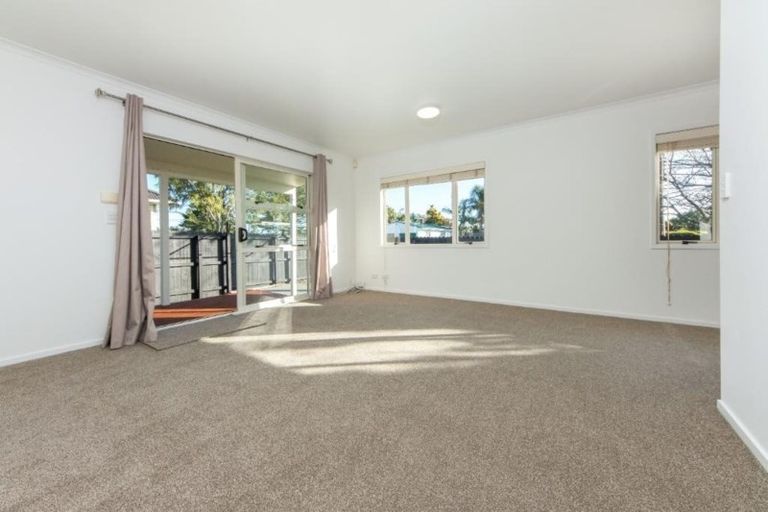 Photo of property in 16 Tiri Tiri Road, Birkdale, Auckland, 0626