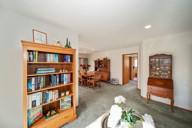 Photo of property in 11 Kinross Drive, Merrilands, New Plymouth, 4312