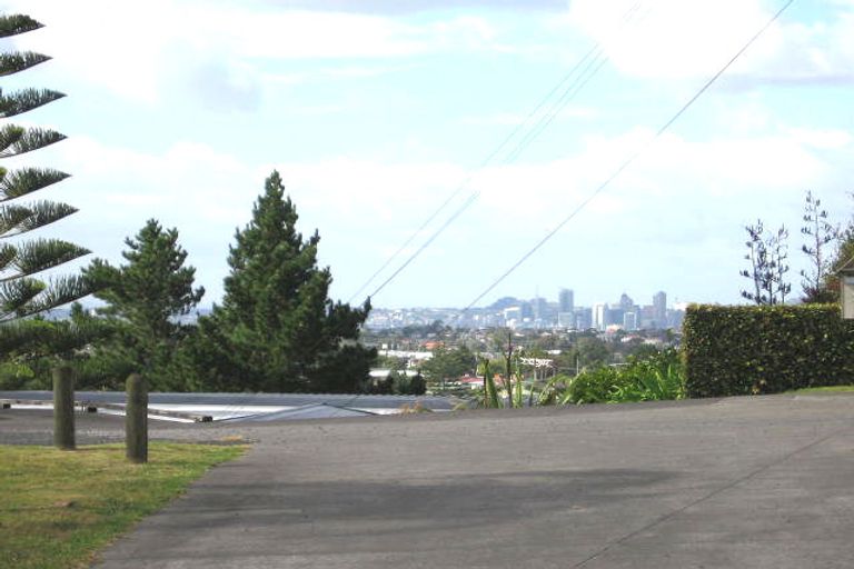 Photo of property in 51 Sunset Road, Totara Vale, Auckland, 0632